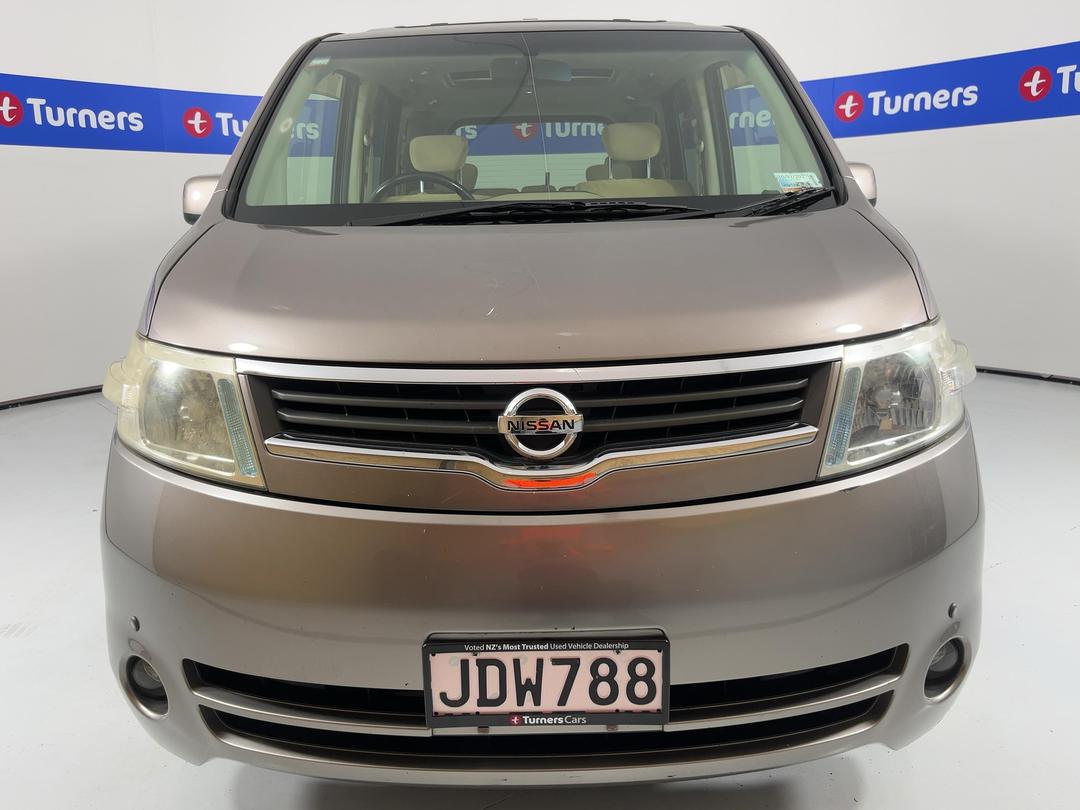 Photo '2' of Nissan Serena