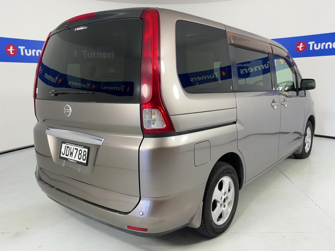 Photo '7' of Nissan Serena