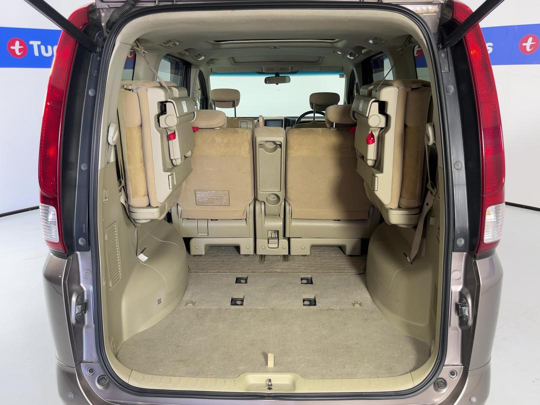 Photo '14' of Nissan Serena