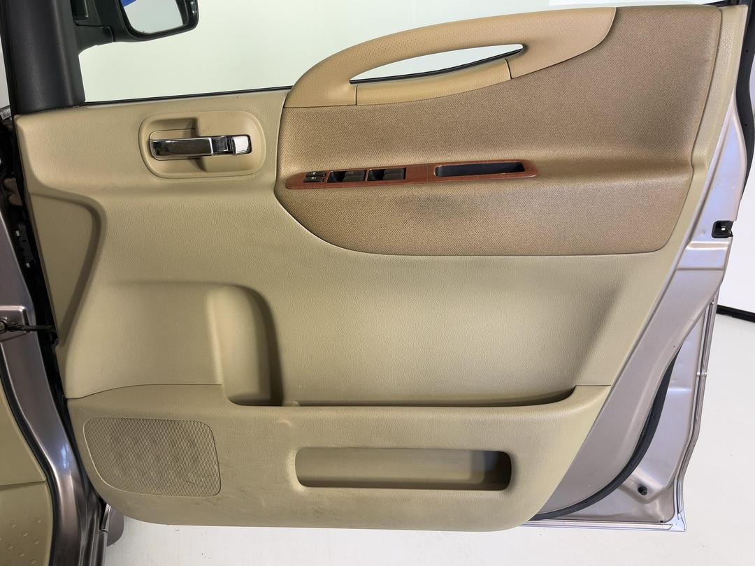 Photo '15' of Nissan Serena
