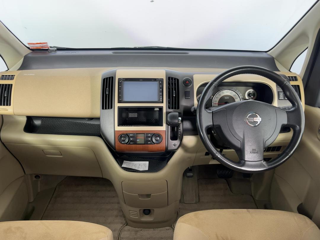 Photo '17' of Nissan Serena