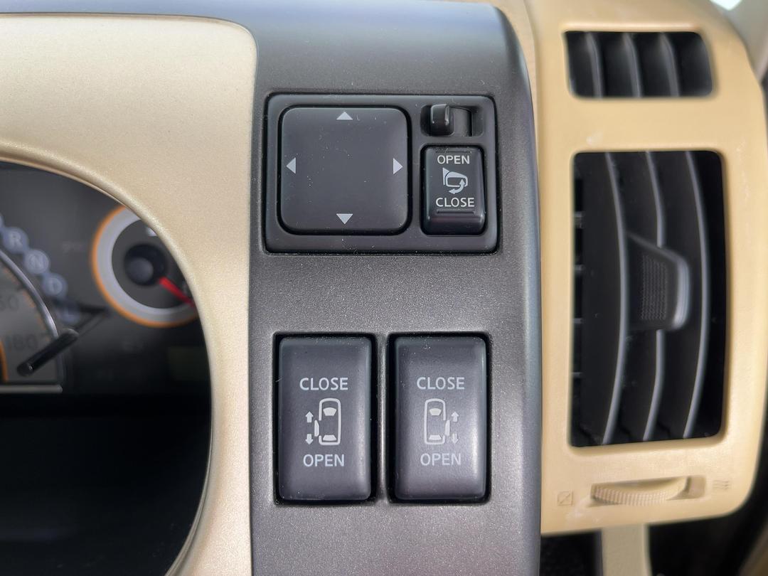 Photo '22' of Nissan Serena
