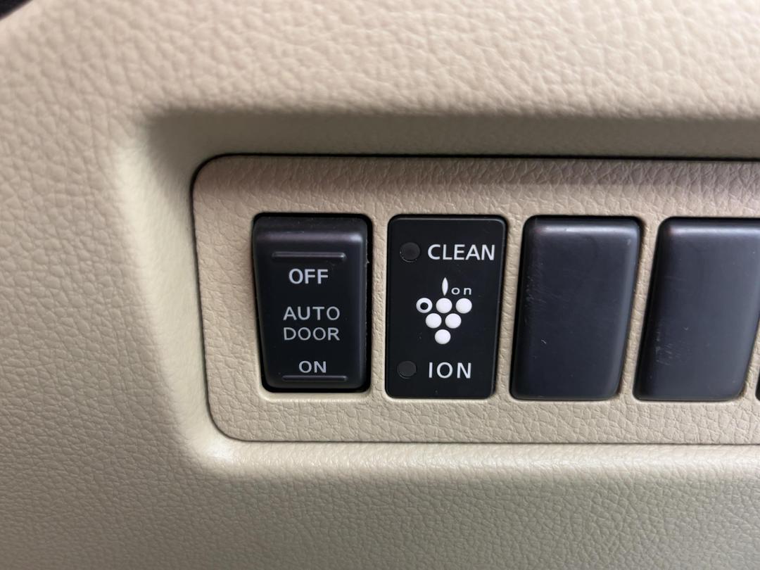 Photo '23' of Nissan Serena