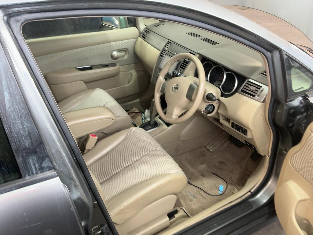 Photo '15' of Nissan Tiida Photo '15' of Nissan Tiida
