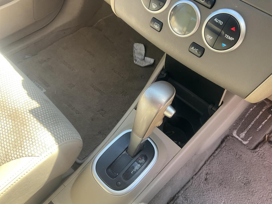 Photo '13' of Nissan Tiida