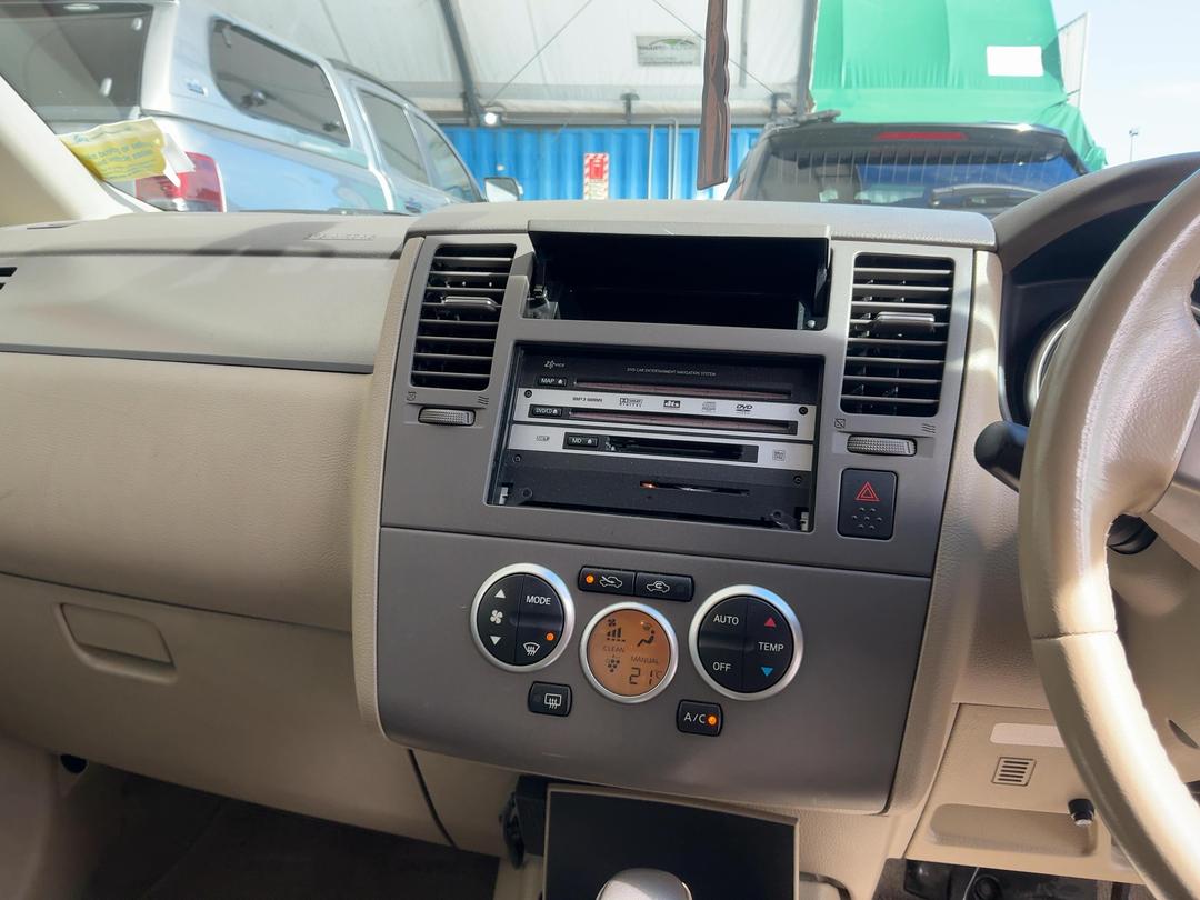 Photo '10' of Nissan Tiida