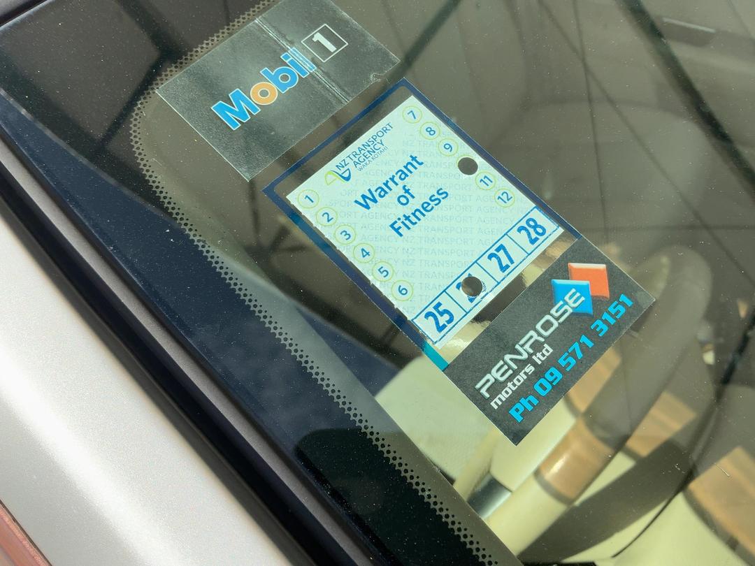 Photo '17' of Nissan Tiida