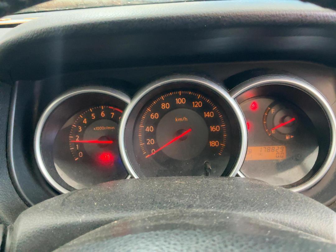 Photo '23' of Nissan Tiida