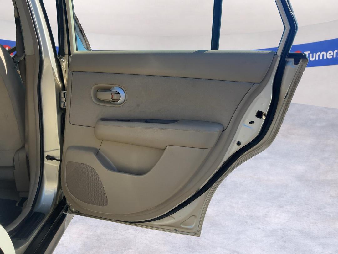 Photo '19' of Nissan Tiida