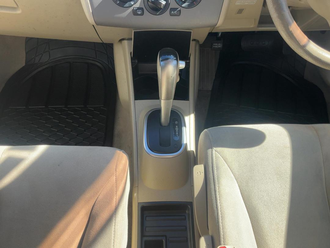 Photo '18' of Nissan Tiida