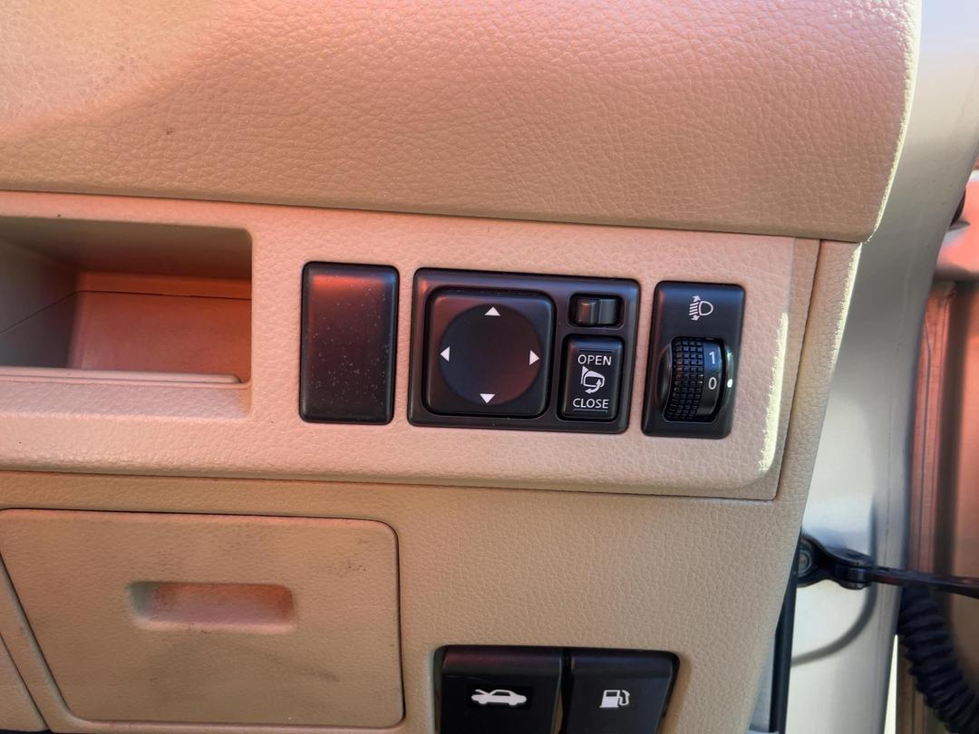 Photo '23' of Nissan Tiida