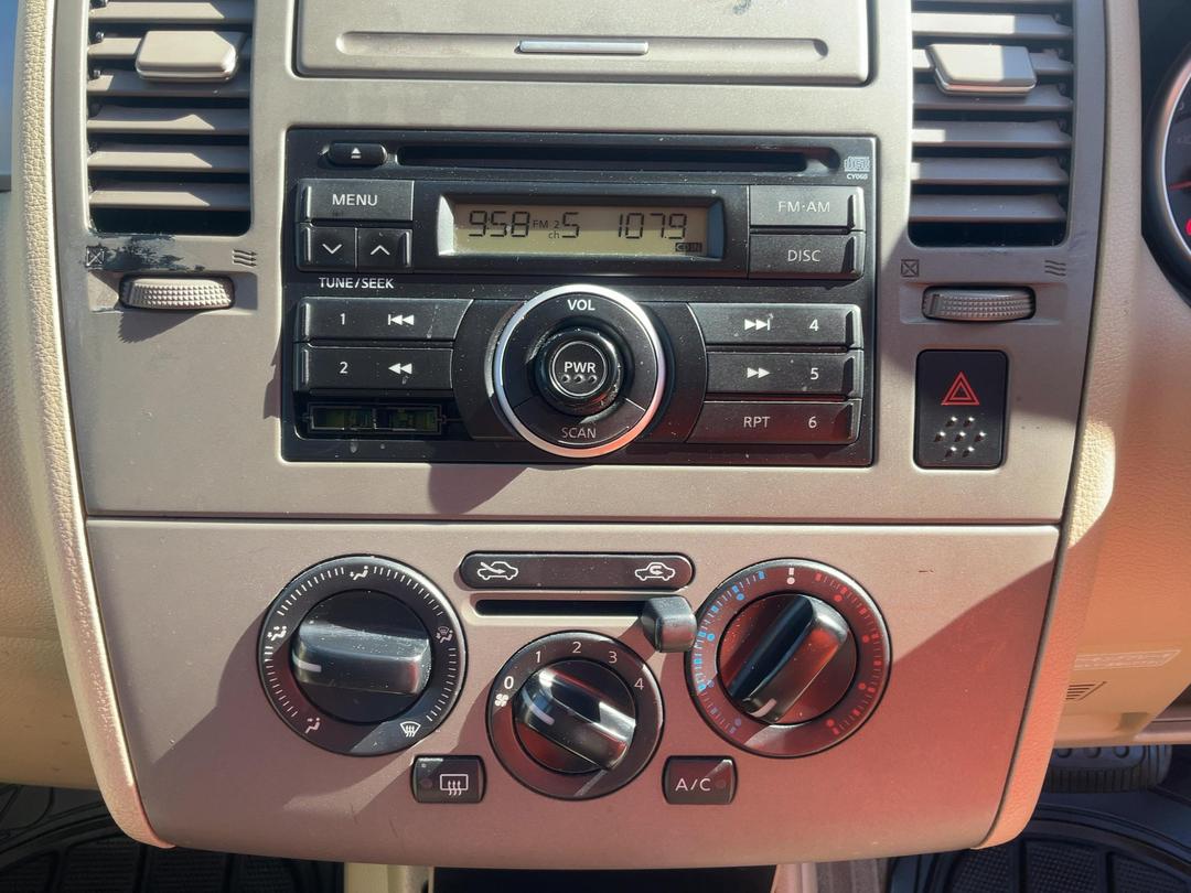 Photo '24' of Nissan Tiida
