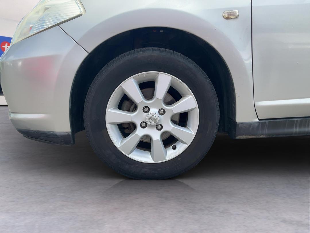 Photo '10' of Nissan Tiida