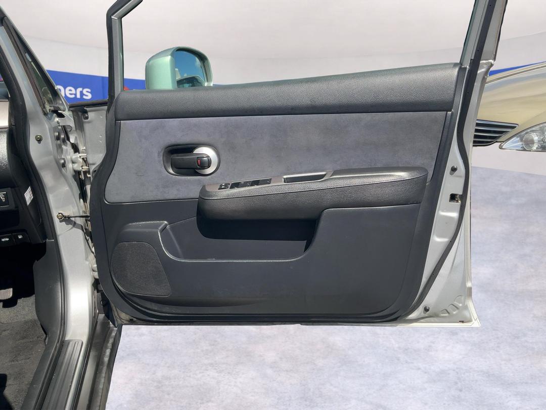 Photo '15' of Nissan Tiida