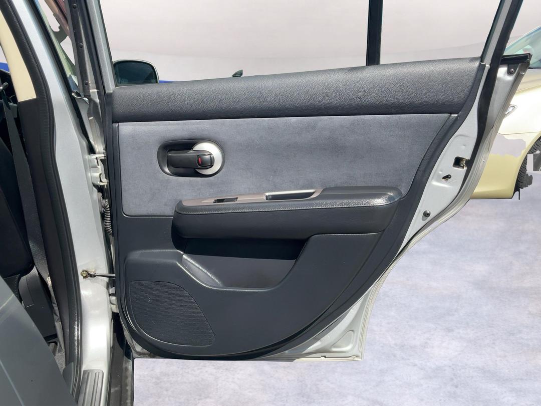 Photo '19' of Nissan Tiida