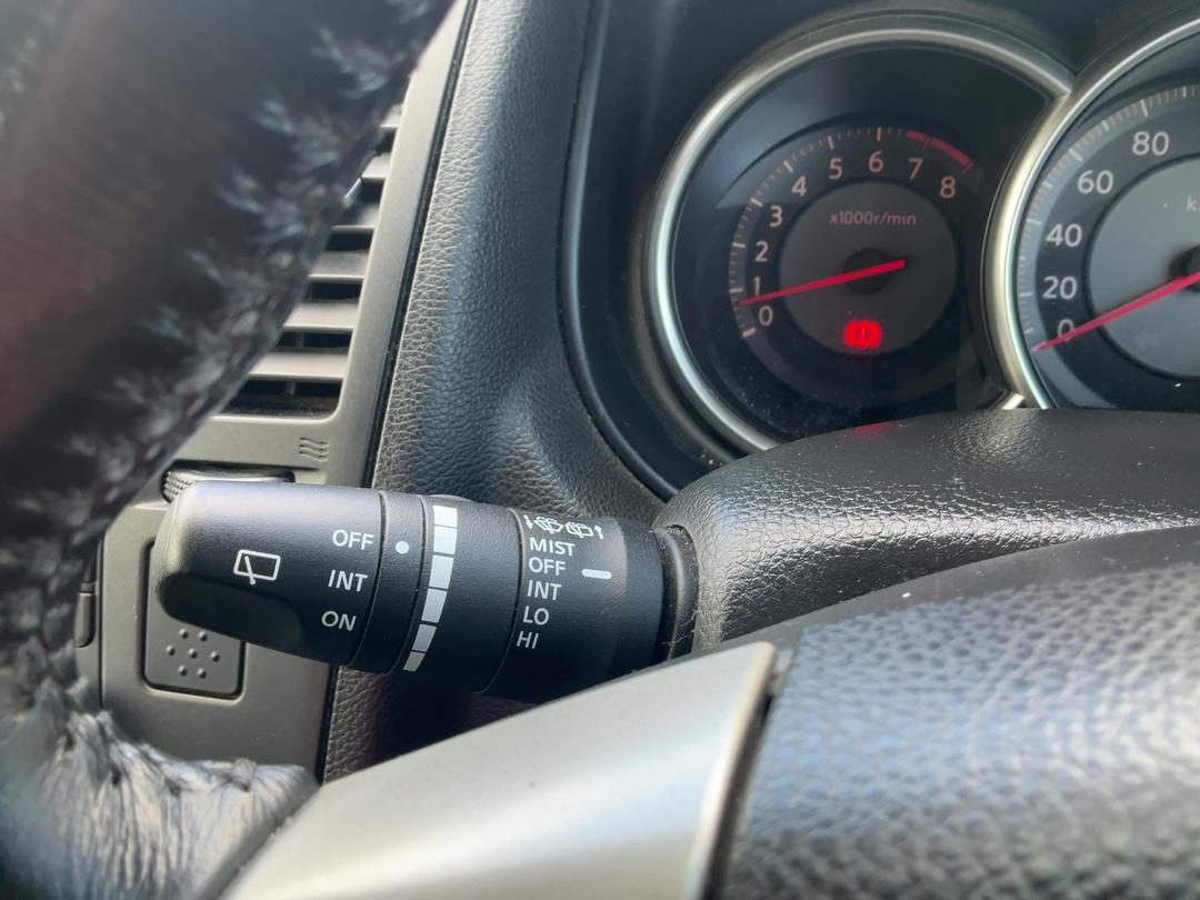 Photo '28' of Nissan Tiida