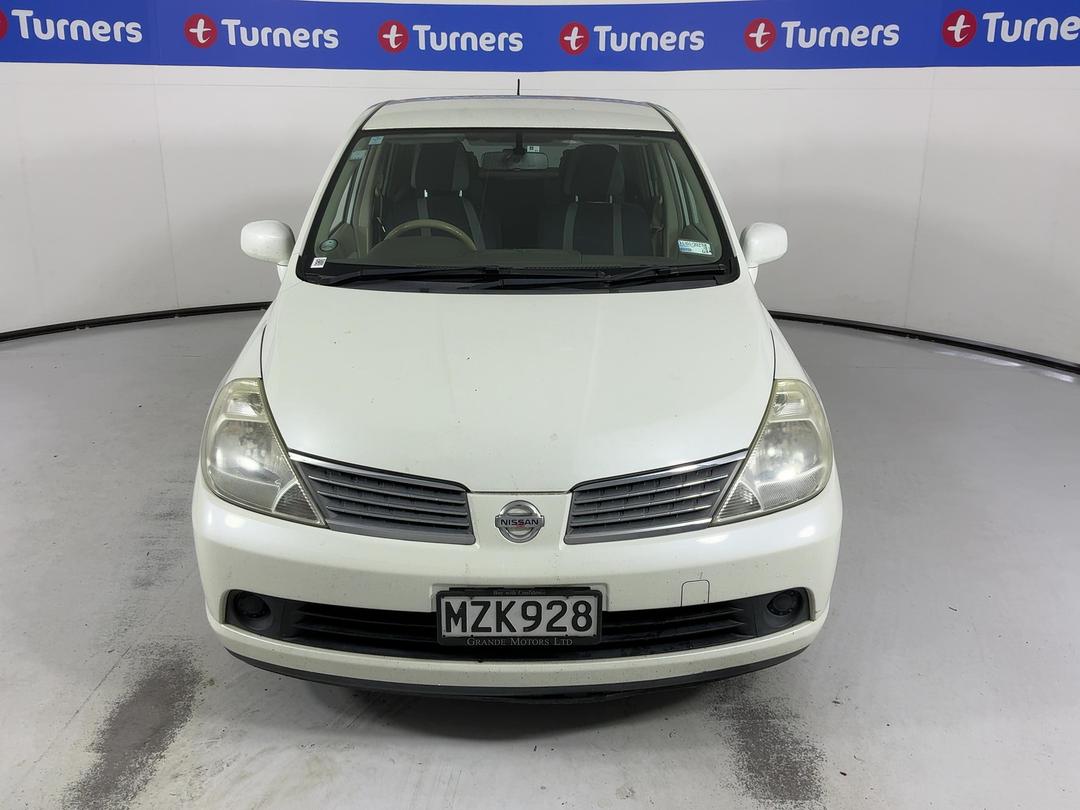 Photo '2' of Nissan Tiida