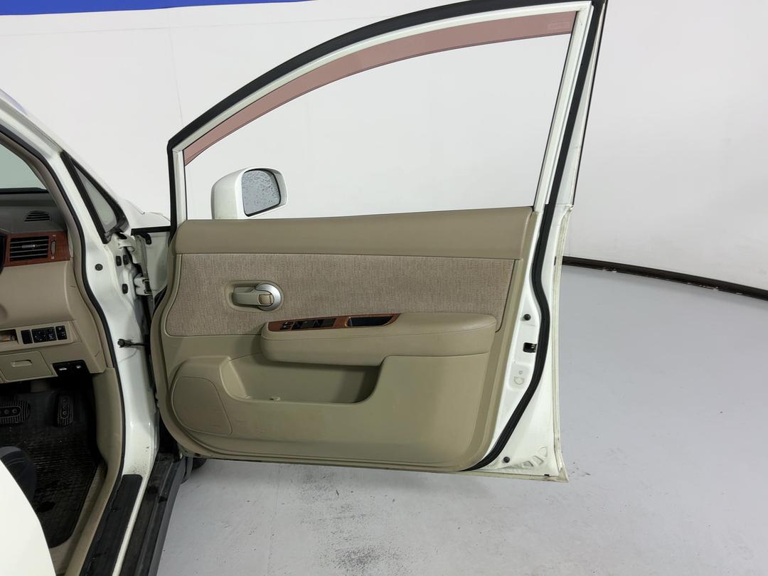 Photo '15' of Nissan Tiida