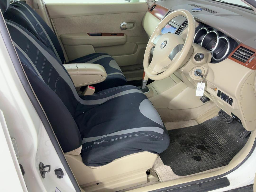 Photo '16' of Nissan Tiida