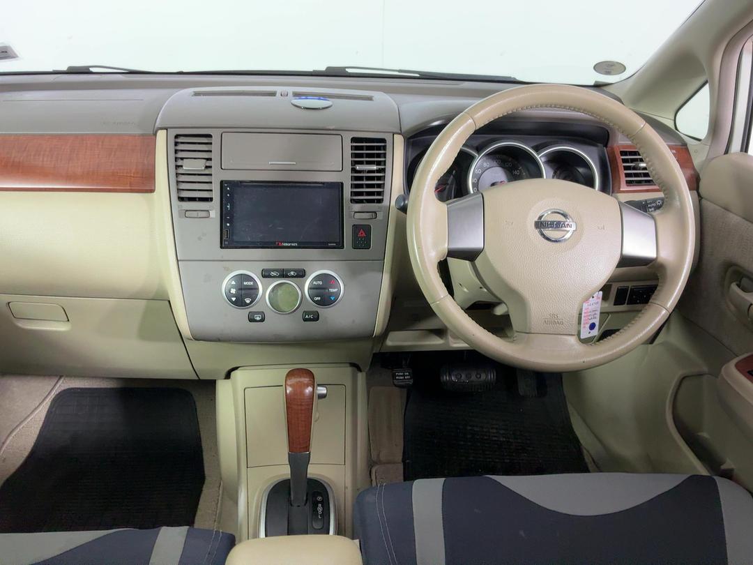 Photo '17' of Nissan Tiida