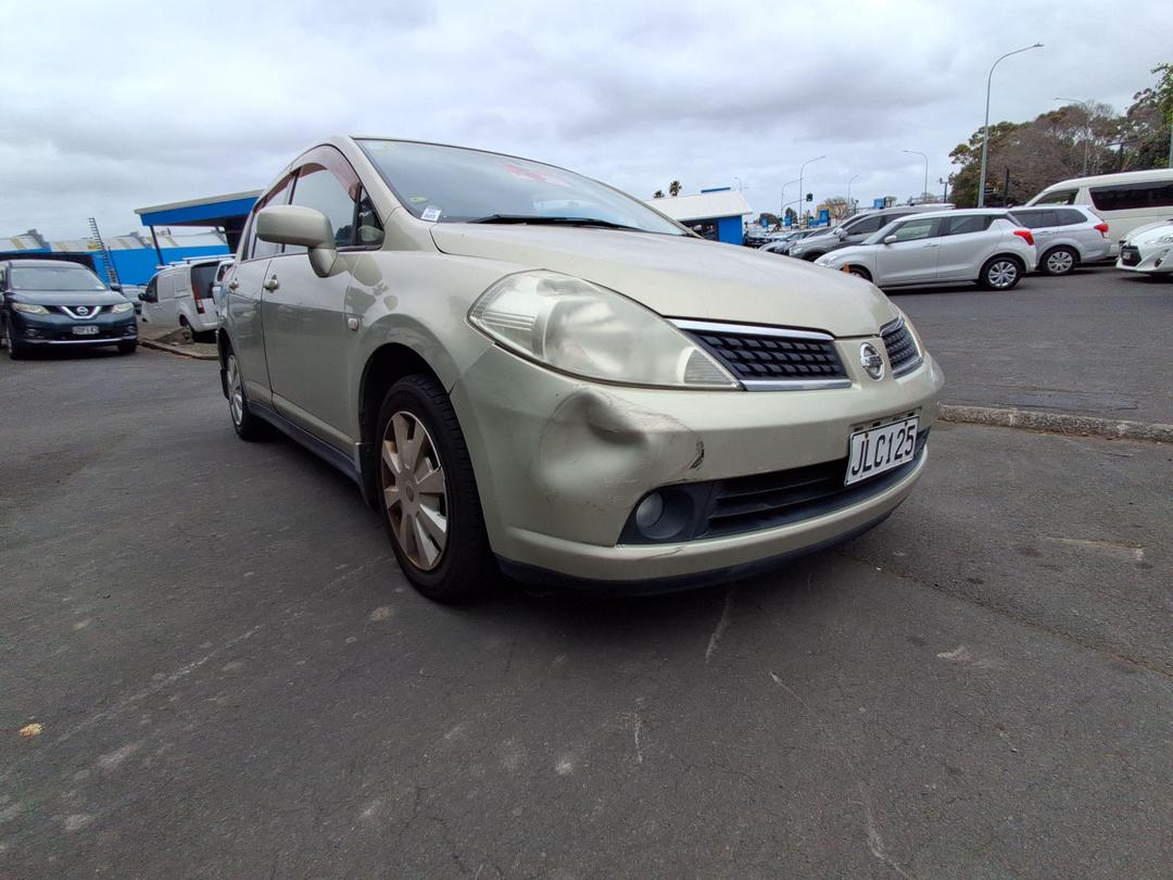 Photo '2' of Nissan Tiida