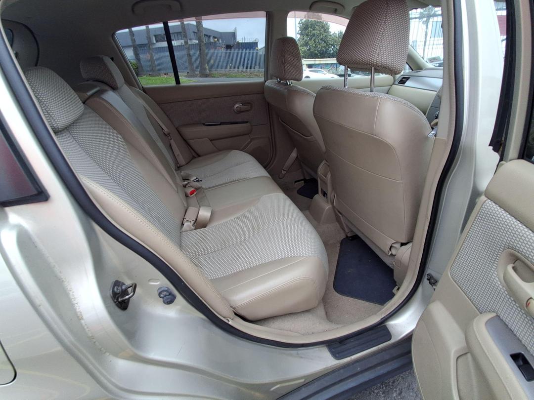 Photo '13' of Nissan Tiida