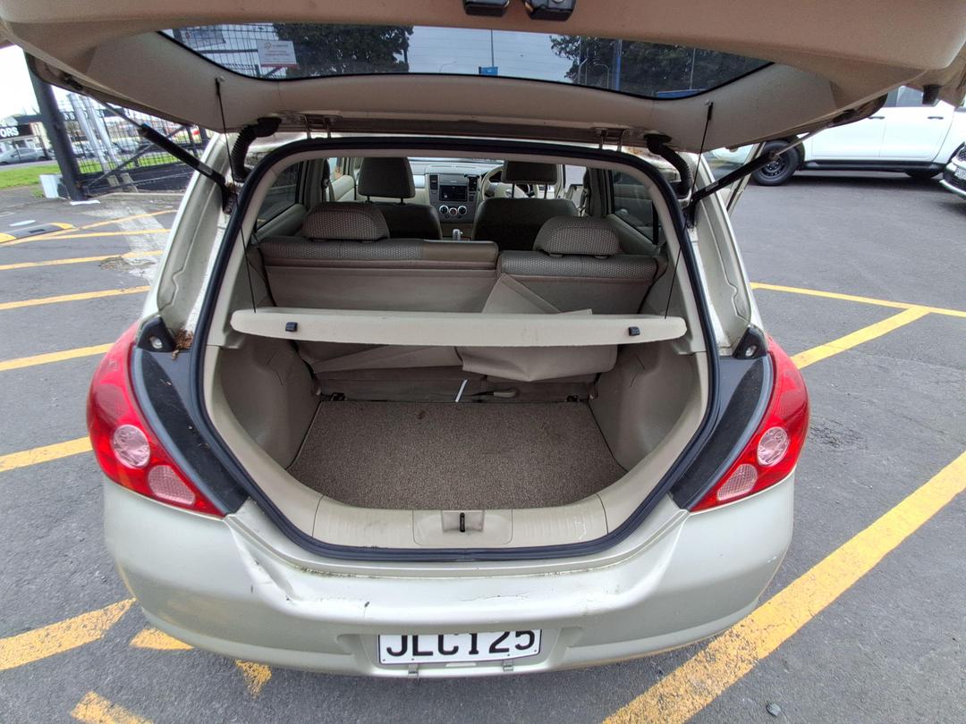 Photo '14' of Nissan Tiida