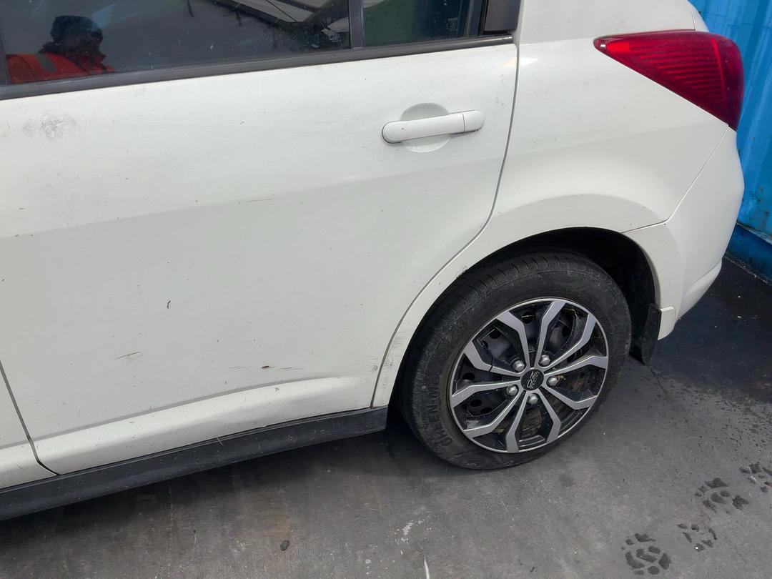 Photo '10' of Nissan Tiida Photo '10' of Nissan Tiida