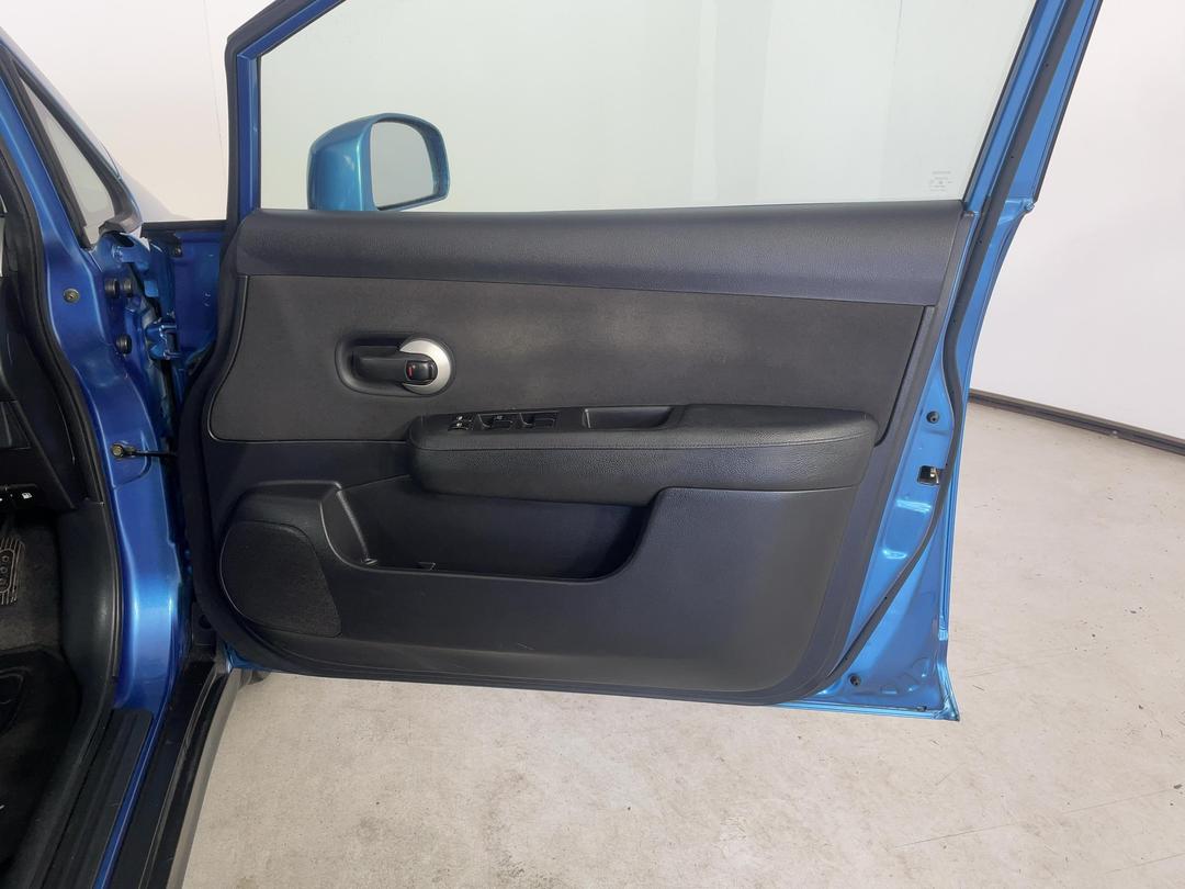 Photo '15' of Nissan Tiida