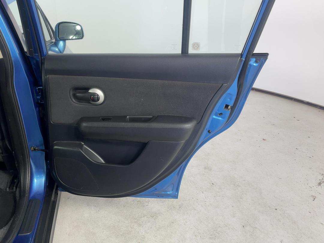 Photo '19' of Nissan Tiida