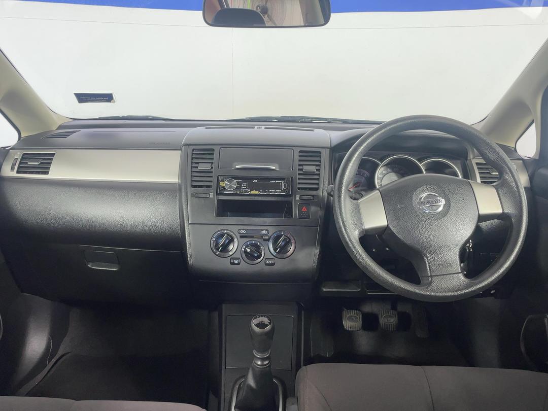 Photo '17' of Nissan Tiida