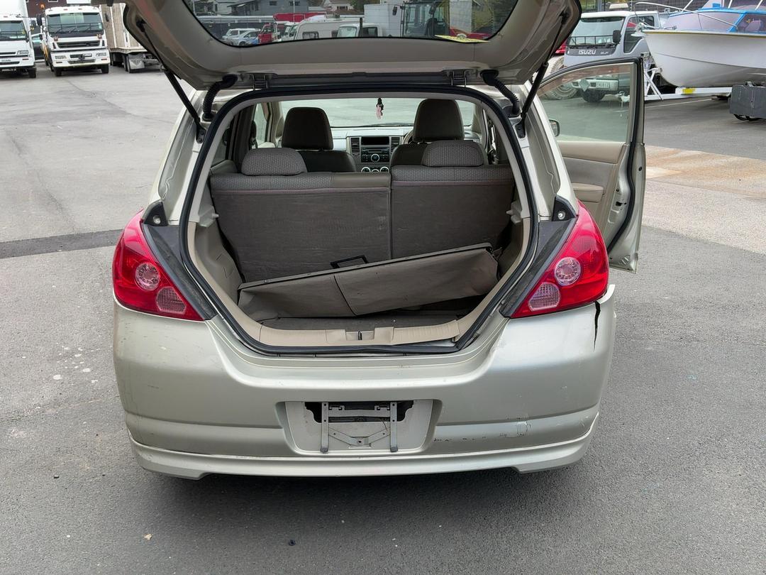 Photo '8' of Nissan Tiida