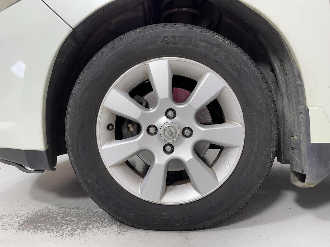 Photo '10' of Nissan Tiida