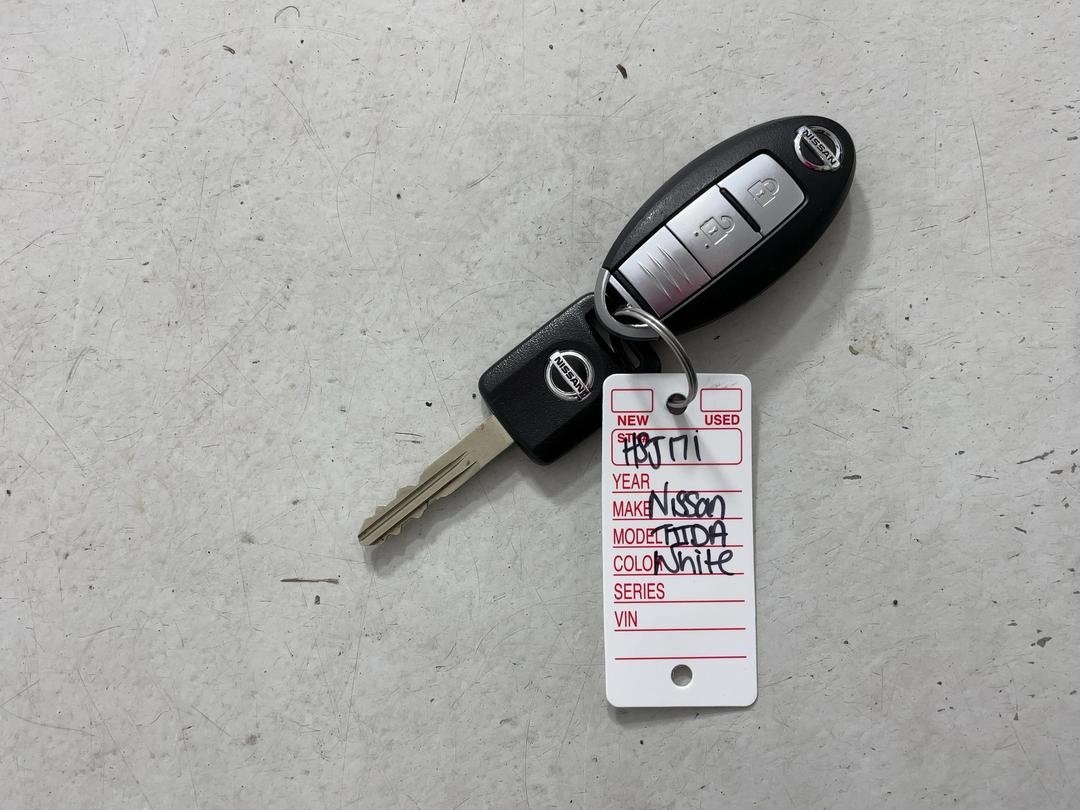 Photo '22' of Nissan Tiida