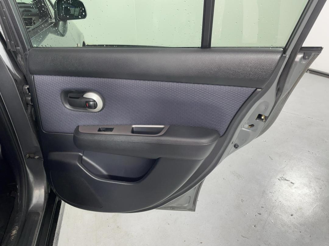 Photo '19' of Nissan Tiida