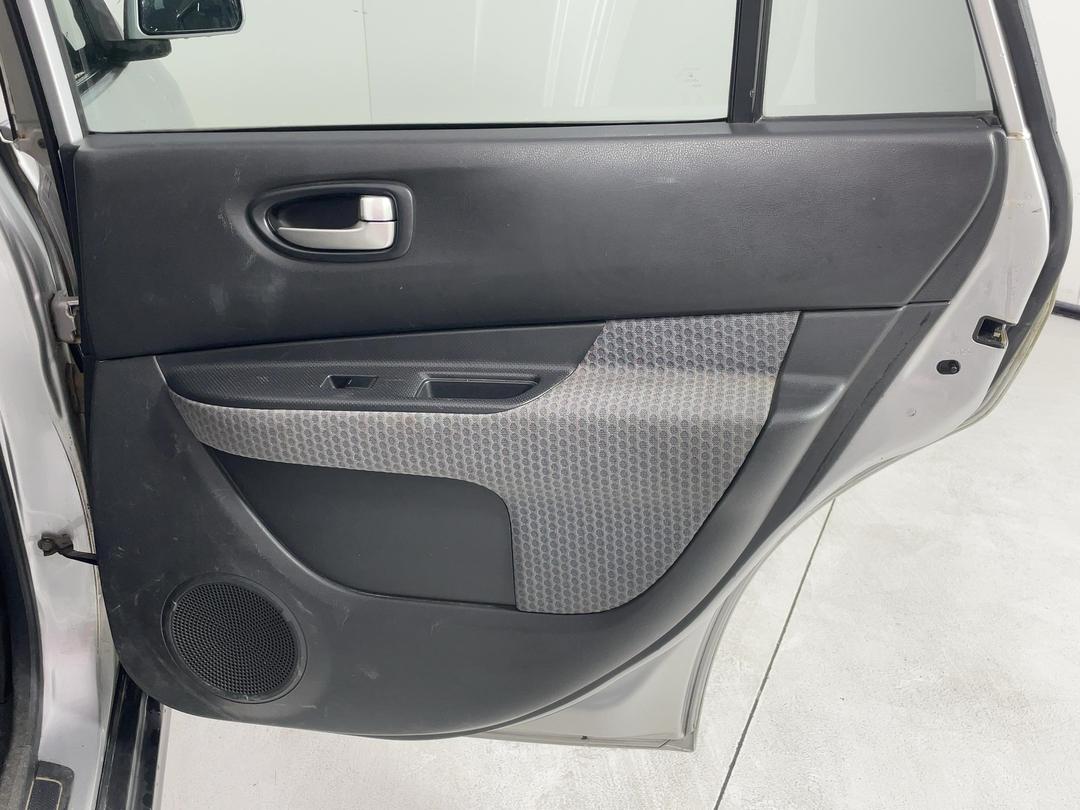 Photo '17' of Nissan Wingroad Photo '17' of Nissan Wingroad