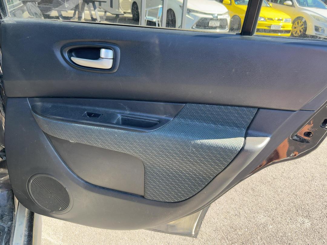 Photo '17' of Nissan Wingroad Photo '17' of Nissan Wingroad