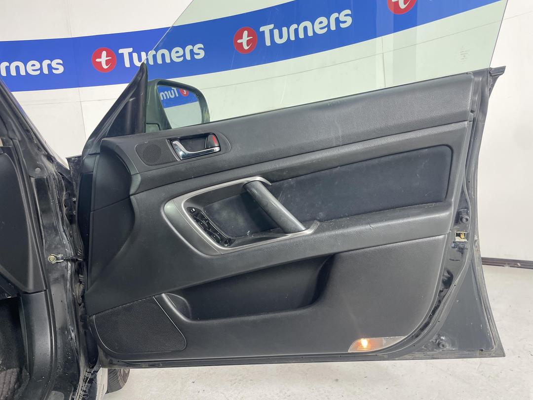 Photo '13' of Subaru Legacy