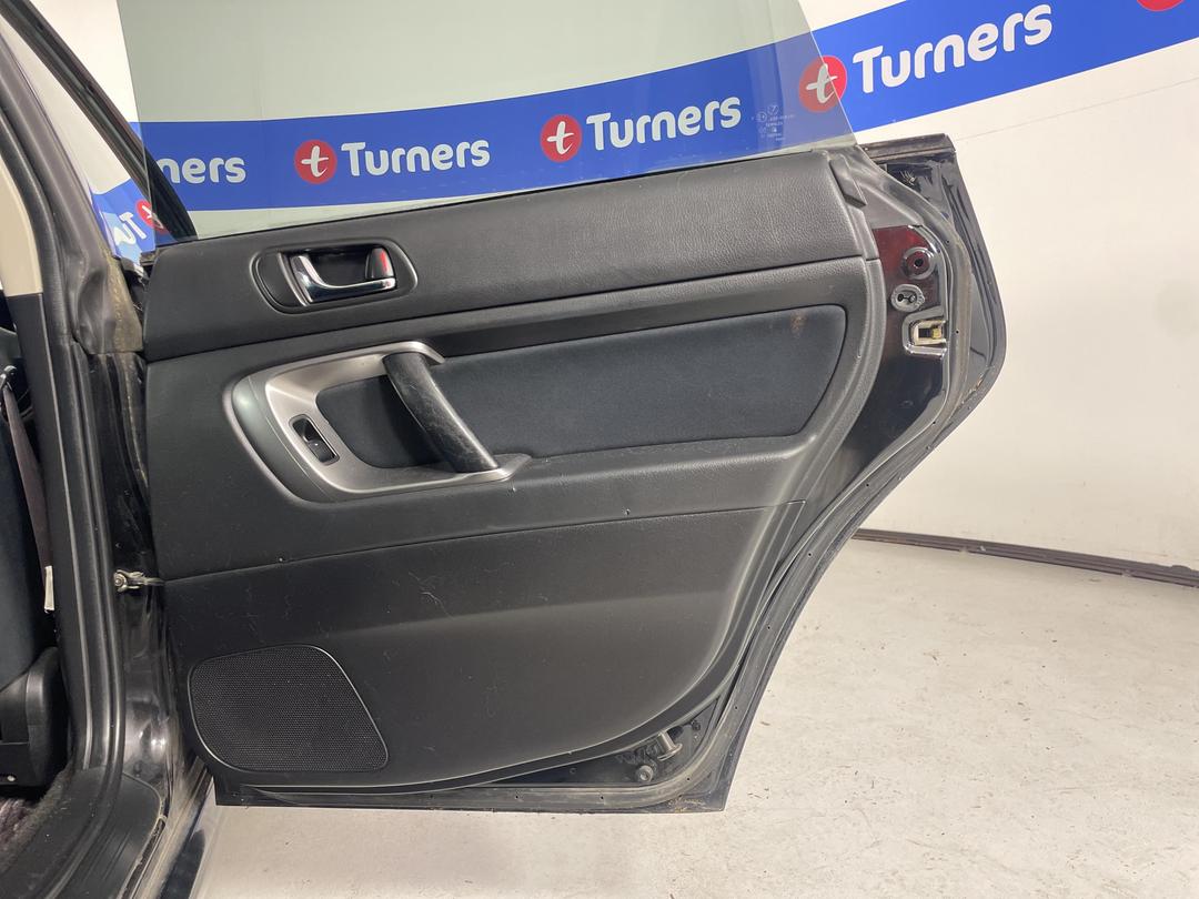 Photo '16' of Subaru Legacy