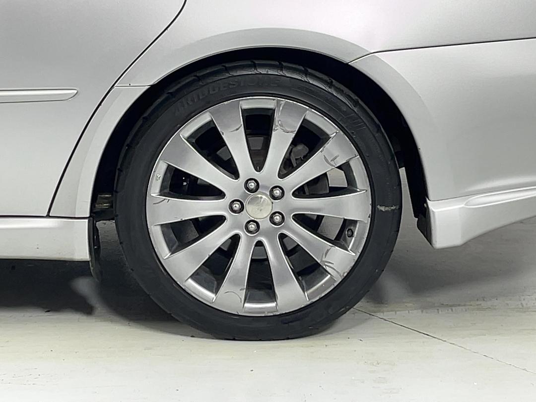 Photo '11' of Subaru Legacy