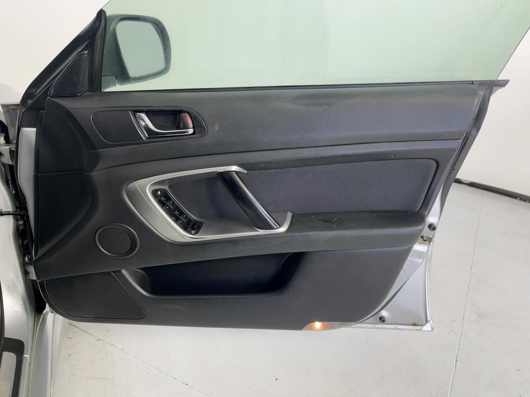 Photo '15' of Subaru Legacy