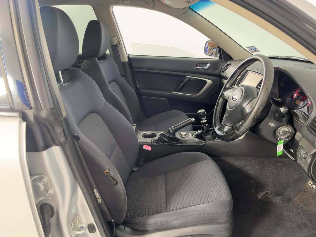 Photo '16' of Subaru Legacy