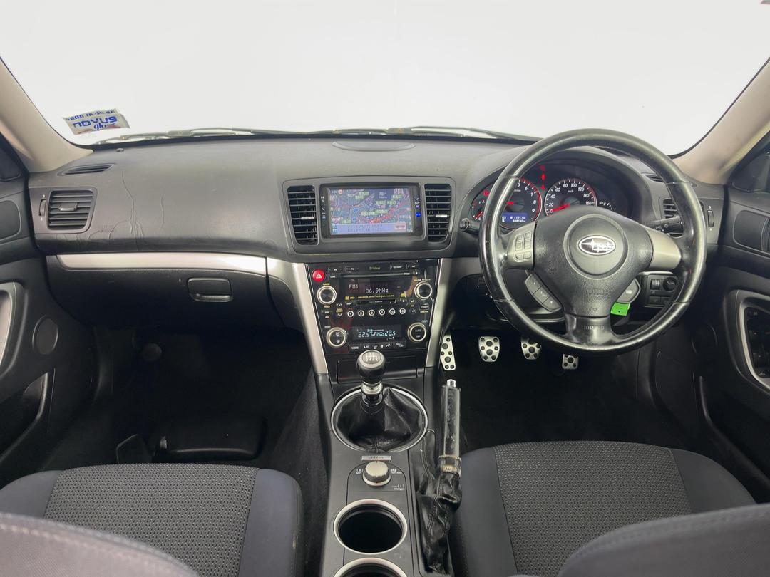 Photo '17' of Subaru Legacy