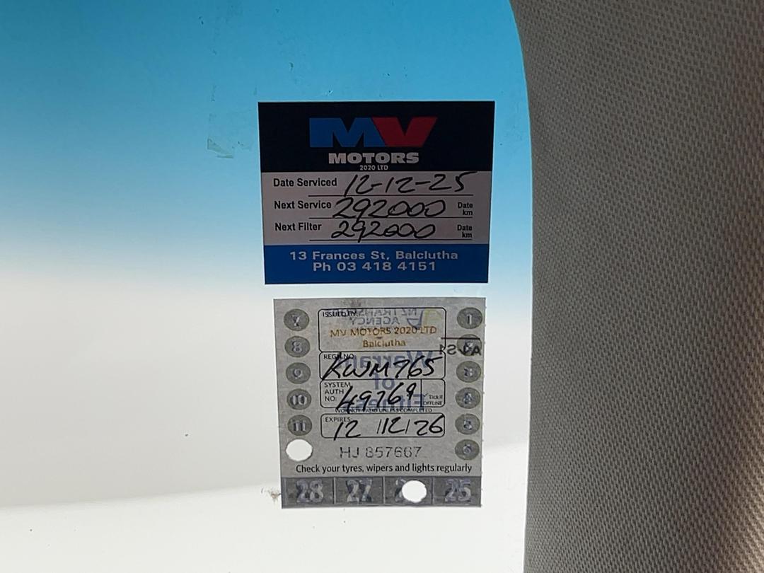 Photo '27' of Subaru Legacy