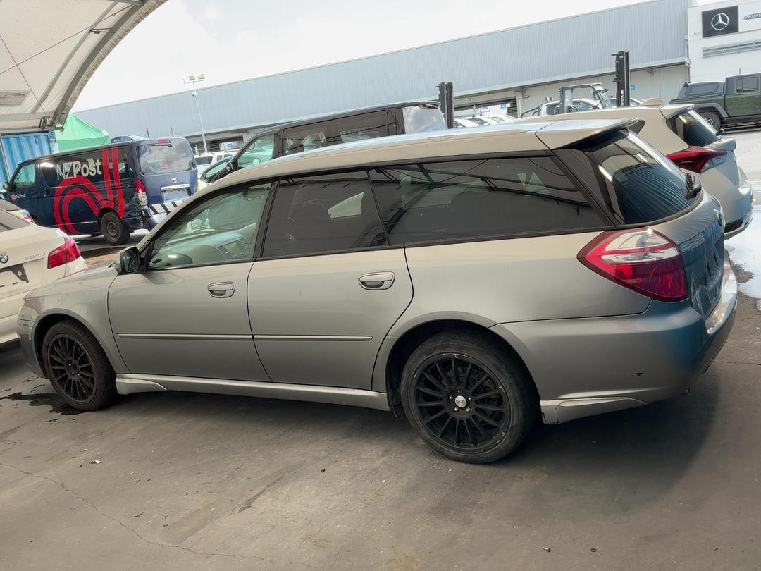 Photo '10' of Subaru Legacy