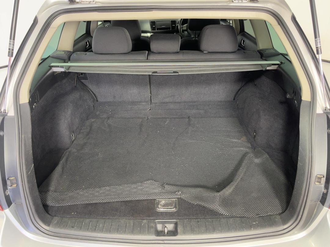 Photo '14' of Subaru Legacy