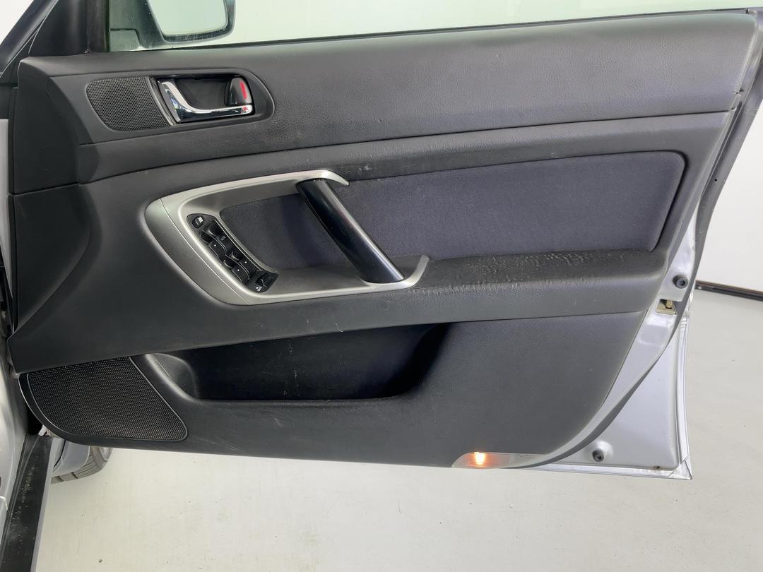 Photo '15' of Subaru Legacy