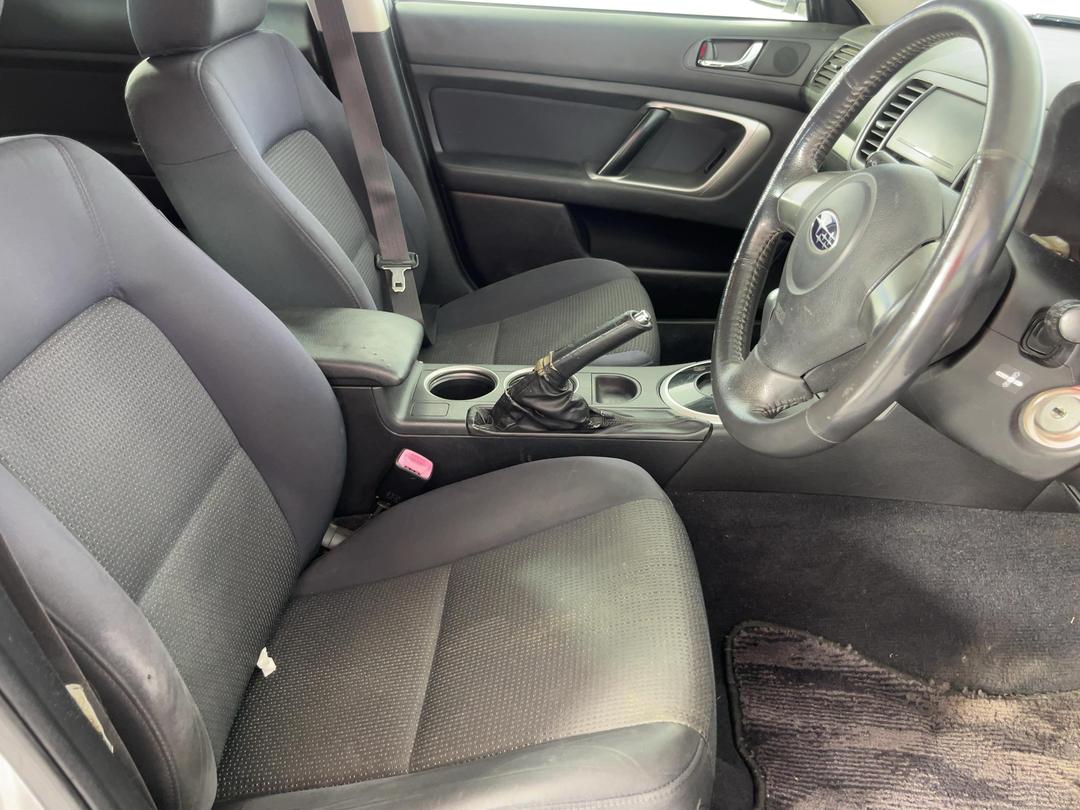 Photo '16' of Subaru Legacy
