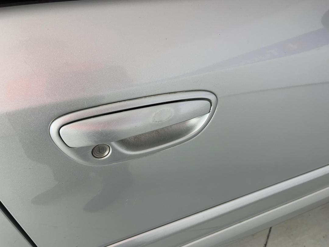 Photo '28' of Subaru Legacy
