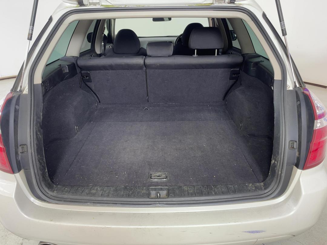Photo '14' of Subaru Legacy